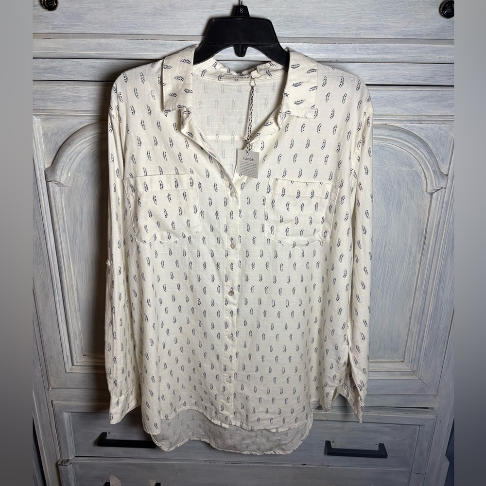 Ellison White Feather Printed Button Down Blouse‎ Relaxed Boho Classic